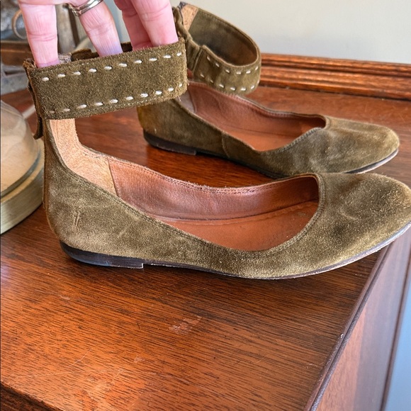 Frye Suede Ankle Strap Sandals - Olive Green Suede size 8.5 - Picture 5 of 9